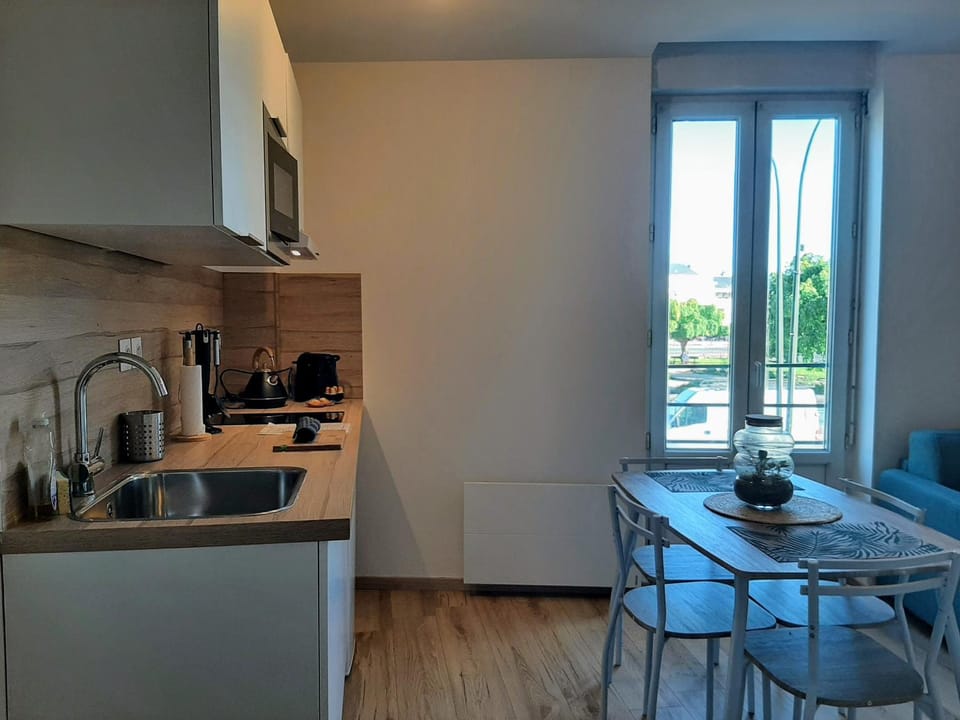 Kitchen or kitchenette, Dining area, kitchen