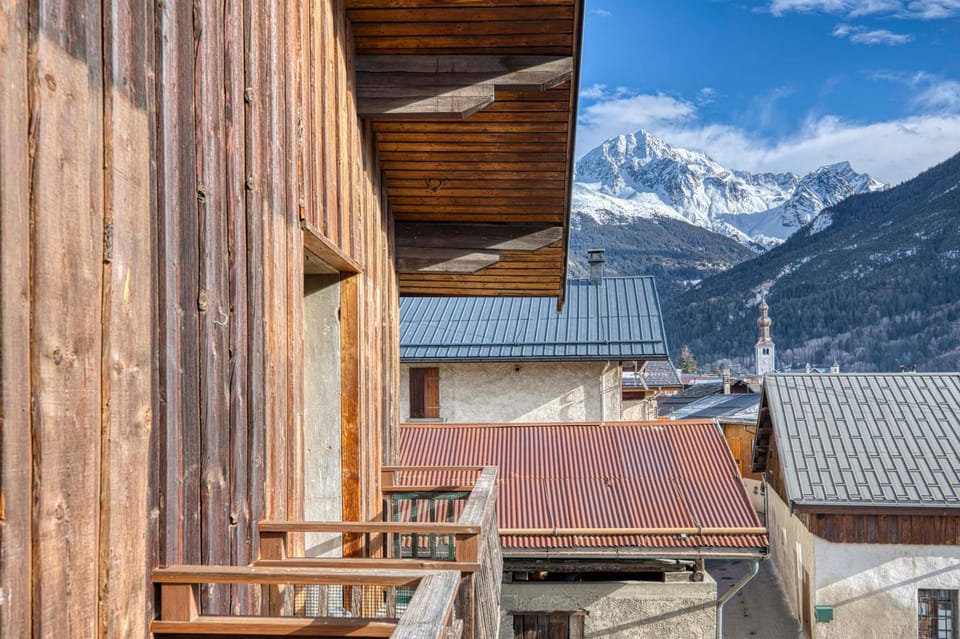 Property building, Day, Natural landscape, View (from property/room), Balcony/Terrace, Dining area, Mountain view