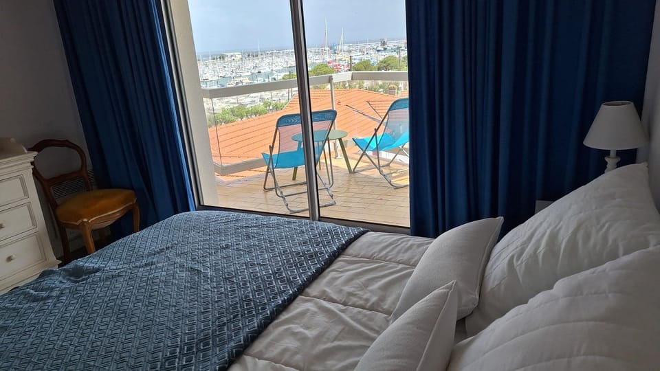 Bed, Balcony/Terrace, Bedroom