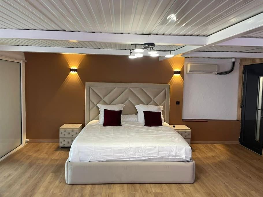 Pool & Chill Apartment in Île-de-France