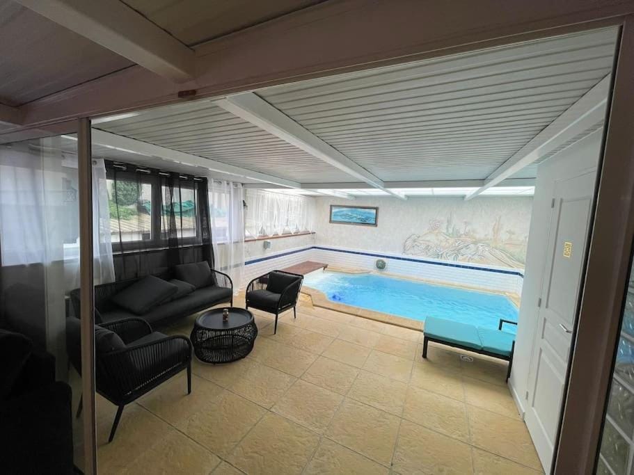 Pool & Chill Apartment in Île-de-France