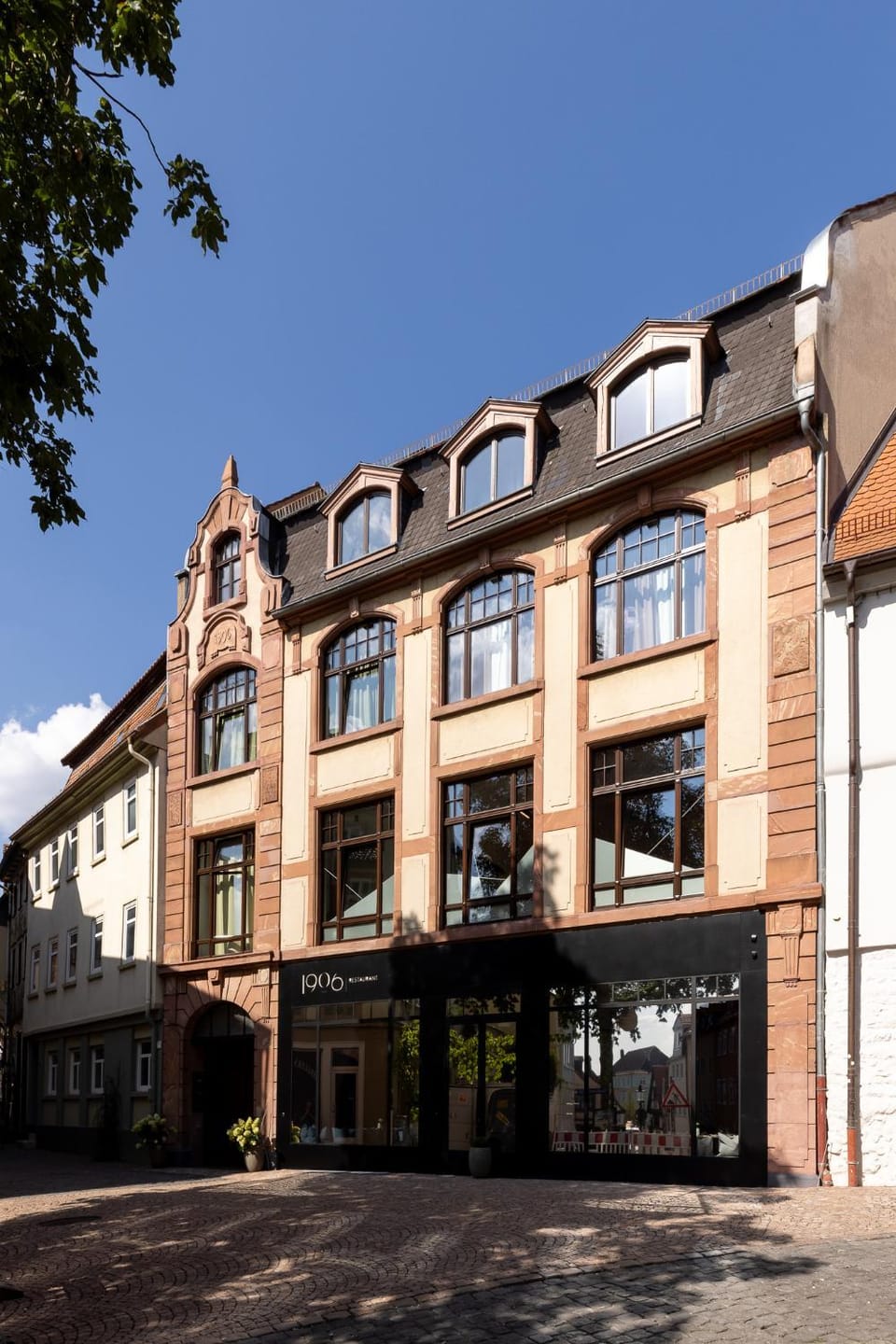 Property building, Restaurant/places to eat