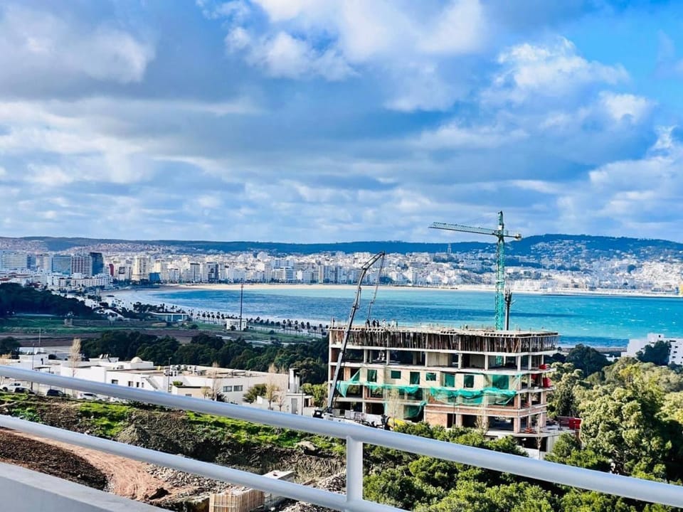 Natural landscape, Balcony/Terrace, City view, Sea view