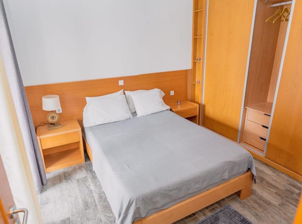 Bed, Photo of the whole room, Bedroom, wardrobe