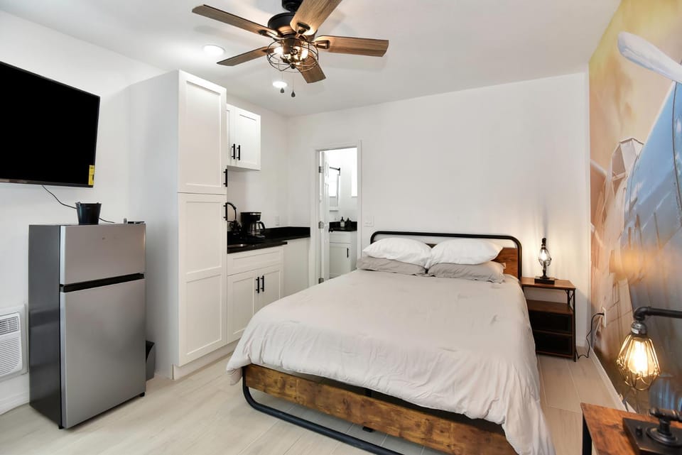 Cozy Studio Suite Near Beach w Kitchenette #3 Motel in Daytona Beach Shores