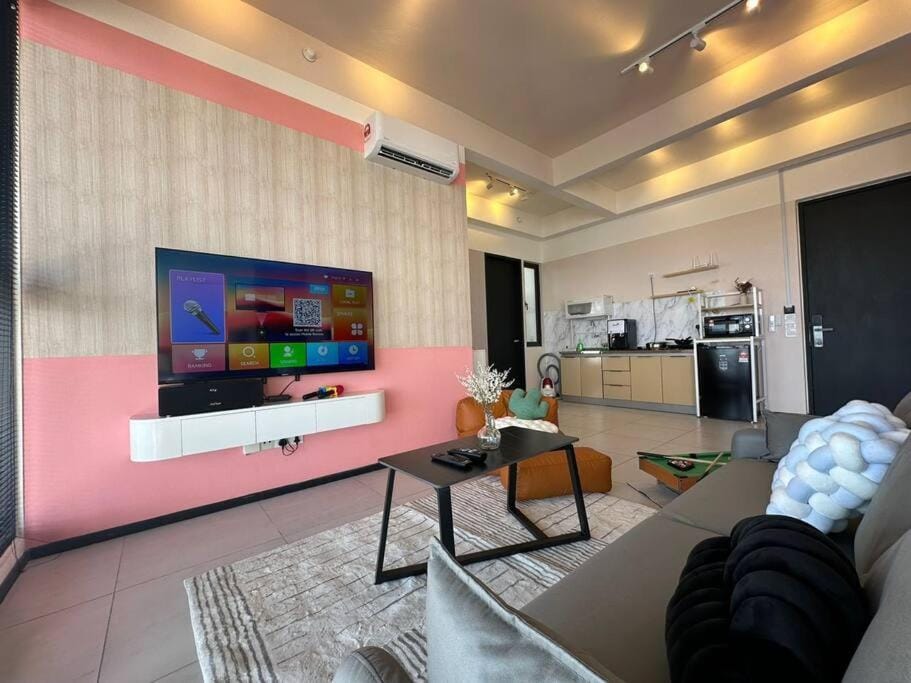 Perfect KTV Set & Netflix 3 Queen Bed Seaview Apartment in George Town