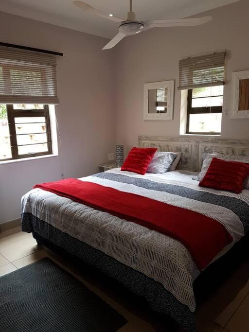 2 Bed cottage with sea views and lovely gardens Apartment in Dolphin Coast