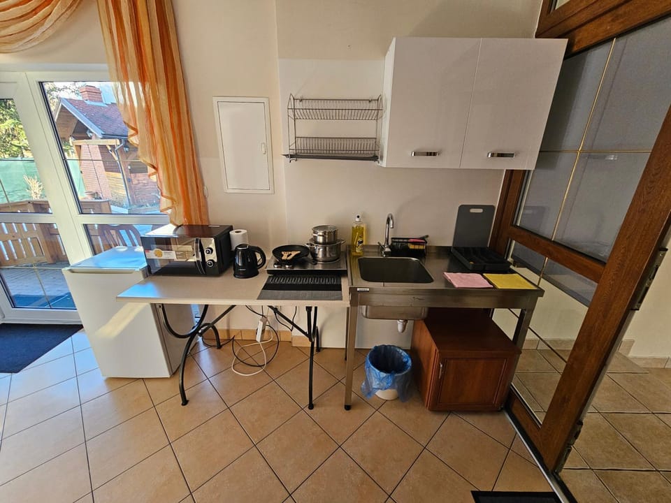 Kitchen or kitchenette, oven