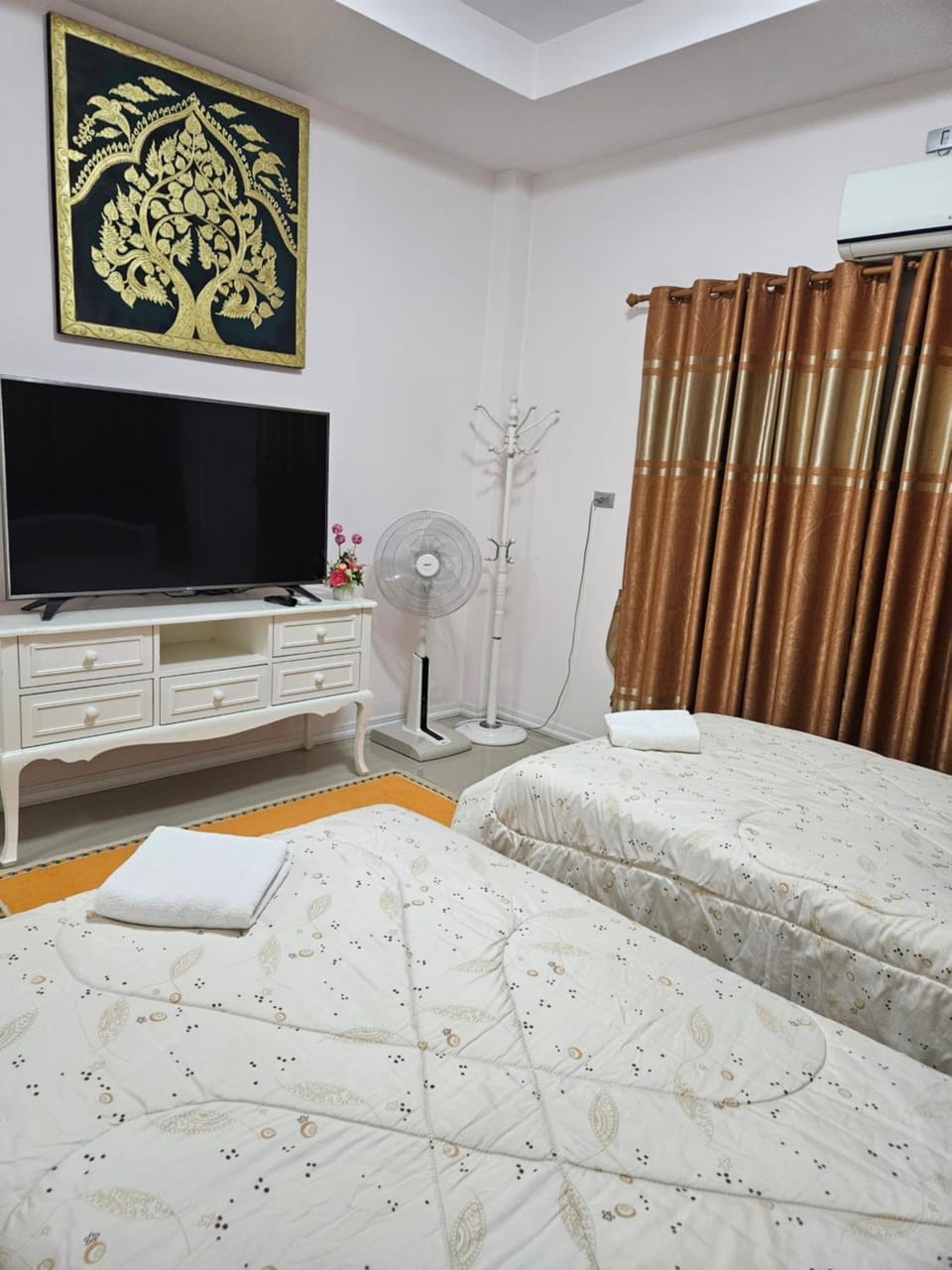 Bed, TV and multimedia