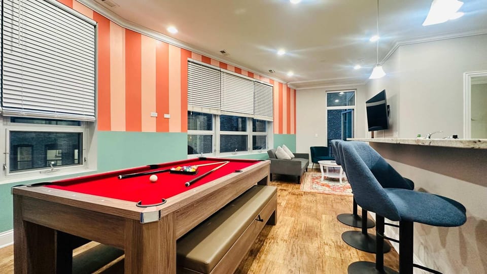 Billiard, Game Room