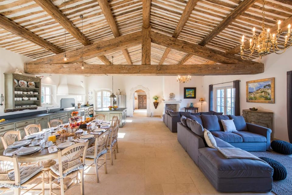 La Becasse Heritage Pool Manor Villa in Bonnieux