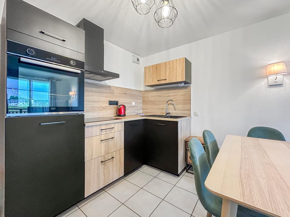Kitchen or kitchenette, Dining area, dishwasher, oven, stove
