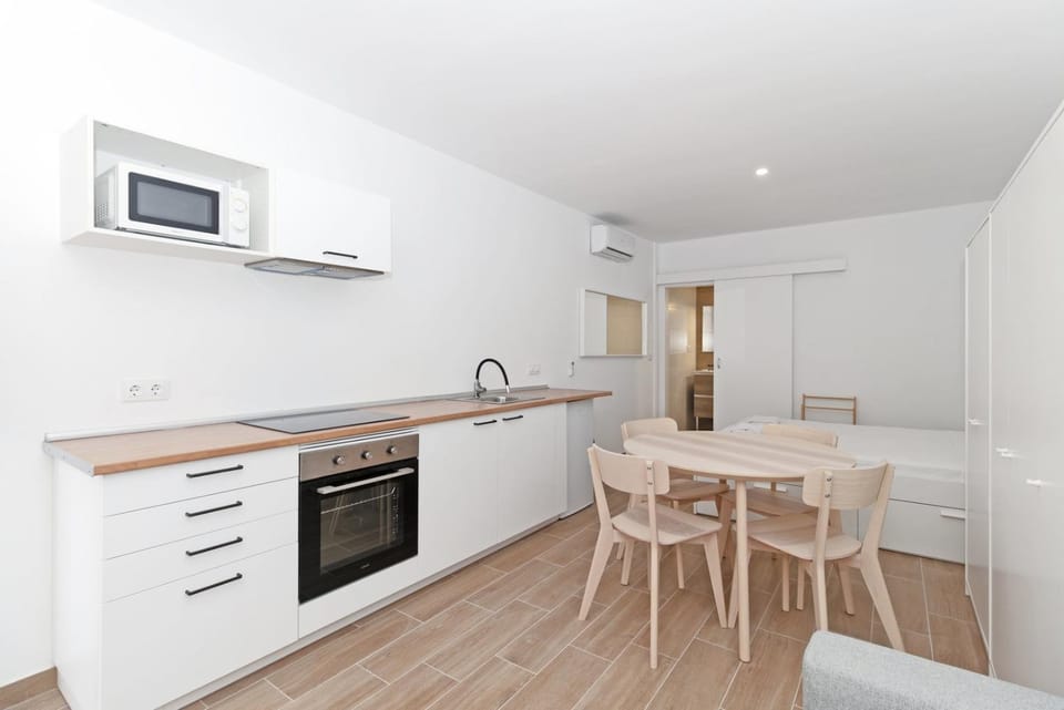 Kitchen or kitchenette