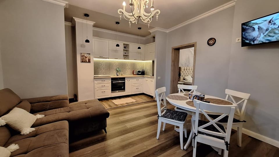 Alpine Sunrise Residence - Brasov Old Center Apartment in Brasov