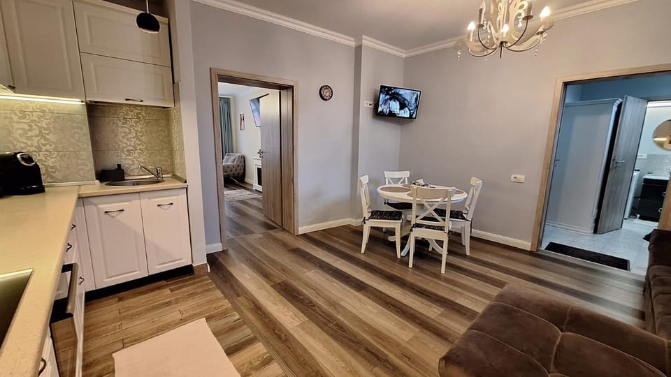 Alpine Sunrise Residence - Brasov Old Center Apartment in Brasov