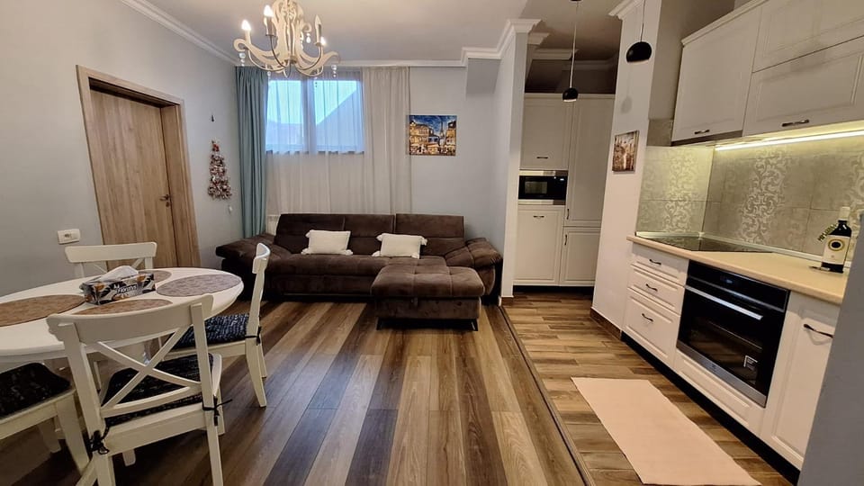 Alpine Sunrise Residence - Brasov Old Center Apartment in Brasov