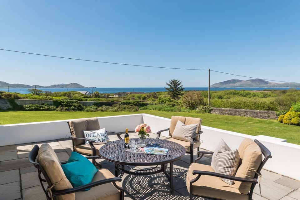 Patio, Day, Natural landscape, View (from property/room), Balcony/Terrace, Seating area, Mountain view, Sea view