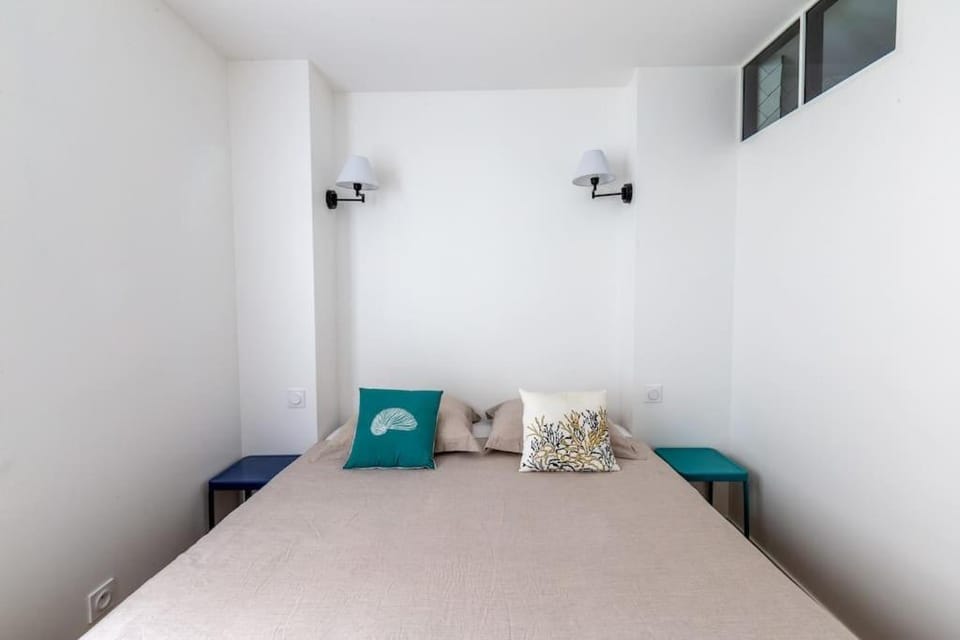 Appartement contemporain rénové dans le centre de Paris Apartment in Paris