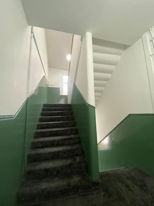 5 Smithhills Paisley Central GLW & Glasgow access Apartment in Paisley