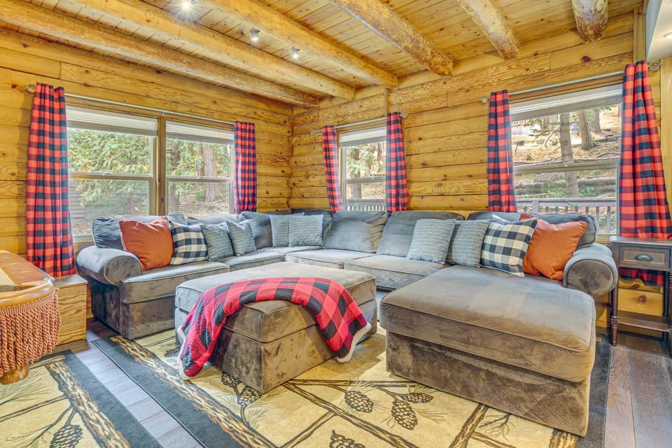 Cabin ~ 1 Mi to Lake Gregory & Hiking! Cabin in Crestline