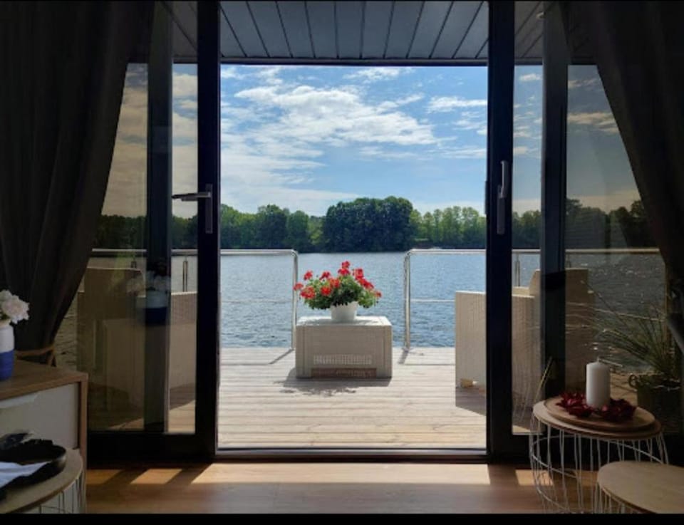 Rybakówka Houseboats Domki na wodzie Docked boat in Poland