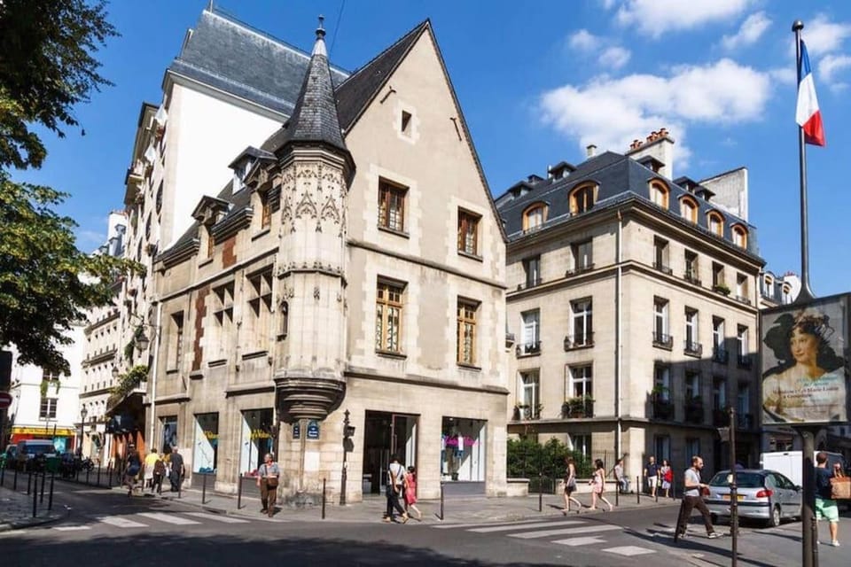 Appartement avec beaux volumes cœur du MARAIS Apartment in Paris