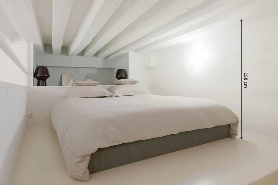 Appartement avec beaux volumes cœur du MARAIS Apartment in Paris