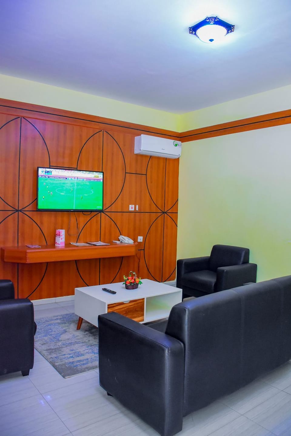 Communal lounge/ TV room, TV and multimedia, Seating area