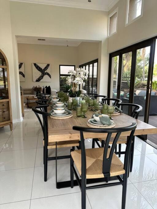Seating area, Dining area
