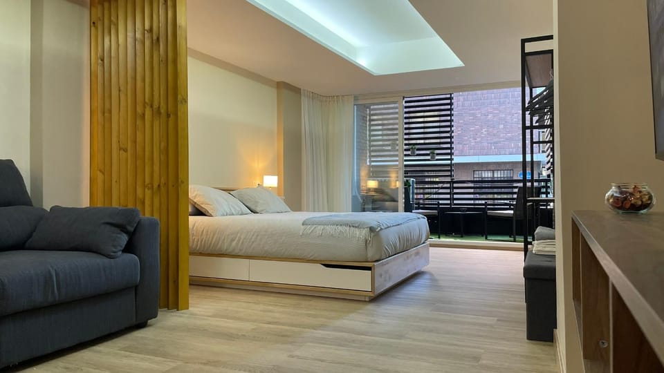 Photo of the whole room, Bedroom