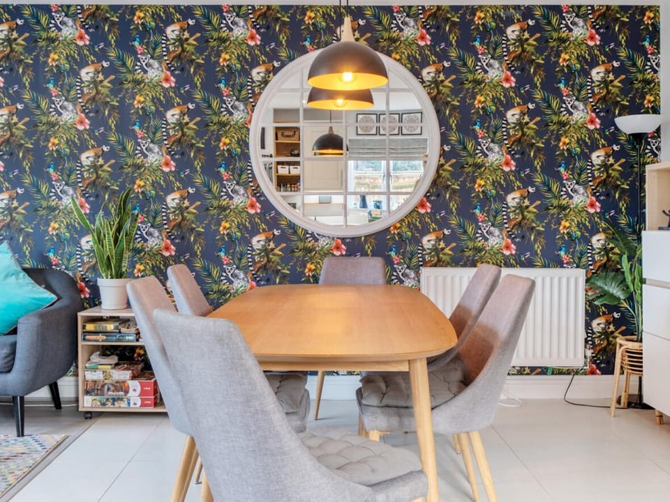 Seating area, Dining area