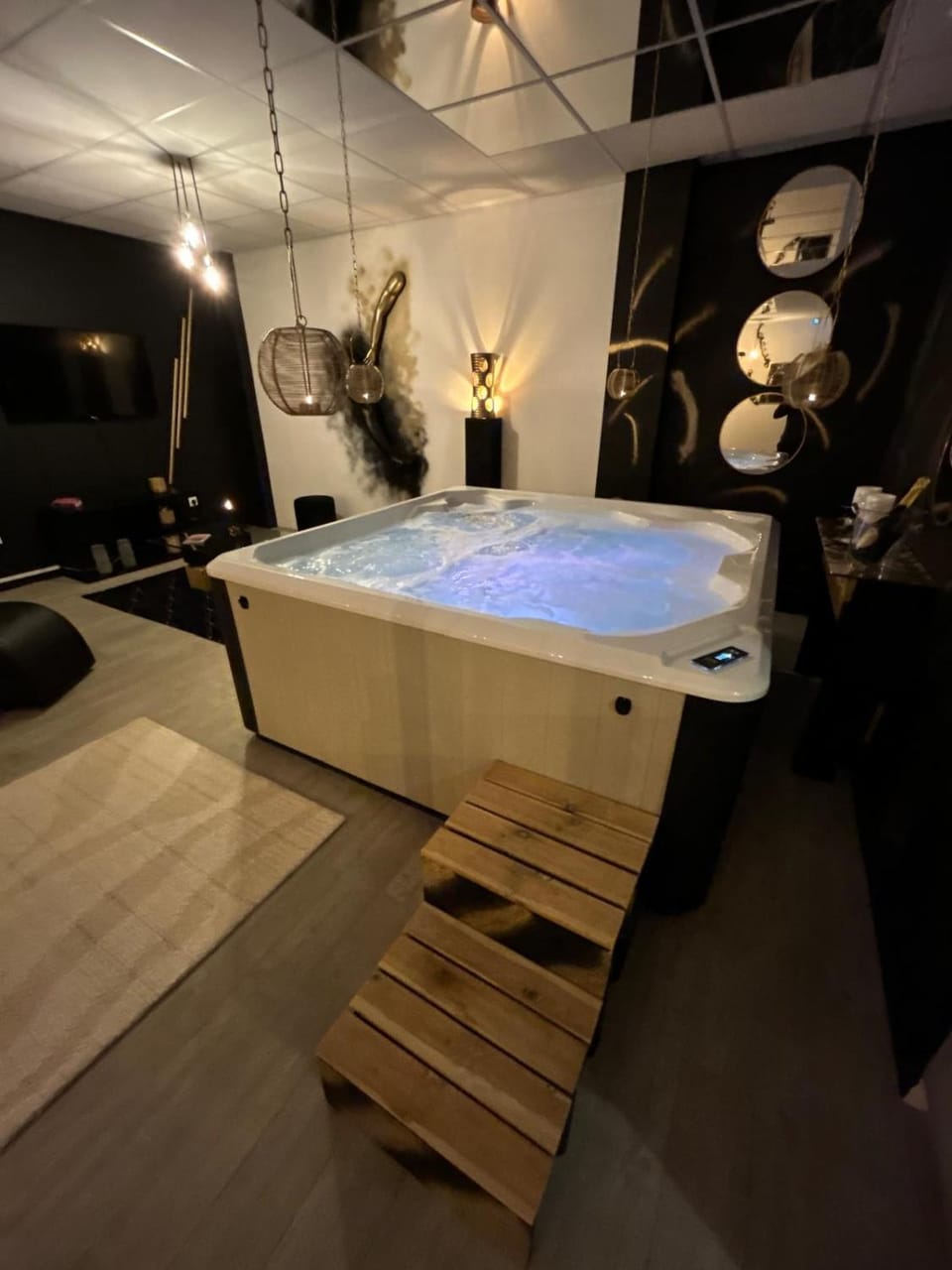 Hot Tub, Hot Tub