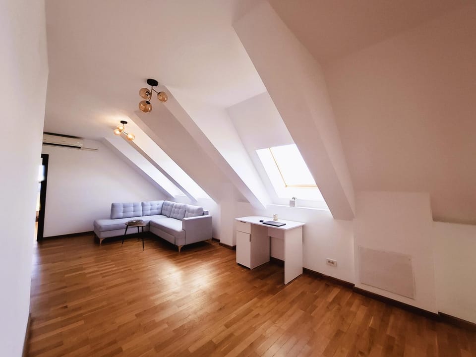 Bed, Living room, Photo of the whole room, air conditioner