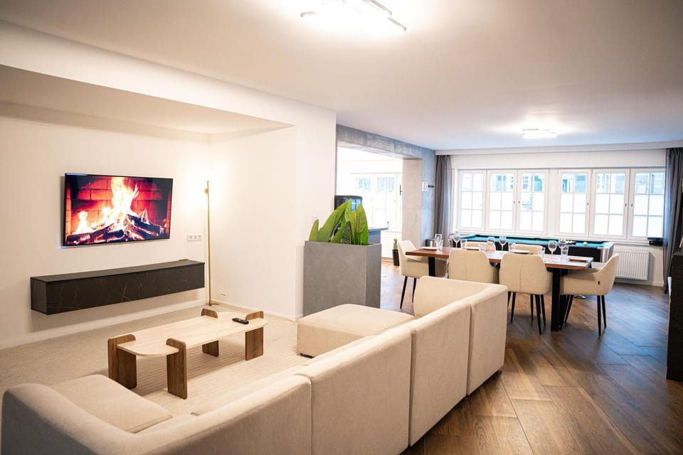 TV and multimedia, Living room, Dining area