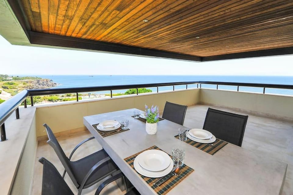 Amazing Sea View Apartment in Cascais