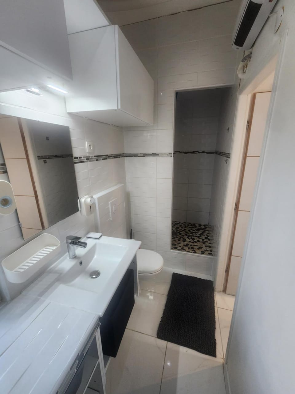Studio meublé avec cuisine Apartment in Auvergne-Rhône-Alpes