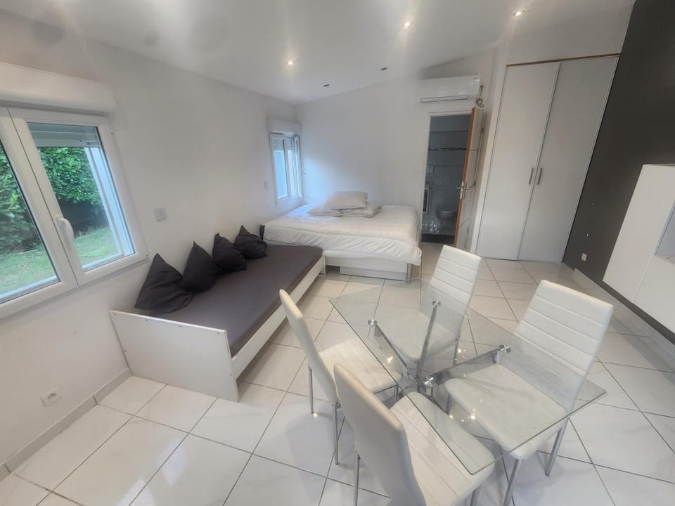 Studio meublé avec cuisine Apartment in Auvergne-Rhône-Alpes