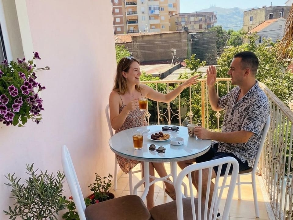 Patio, View (from property/room), Food and drinks, City view, Alcoholic drinks