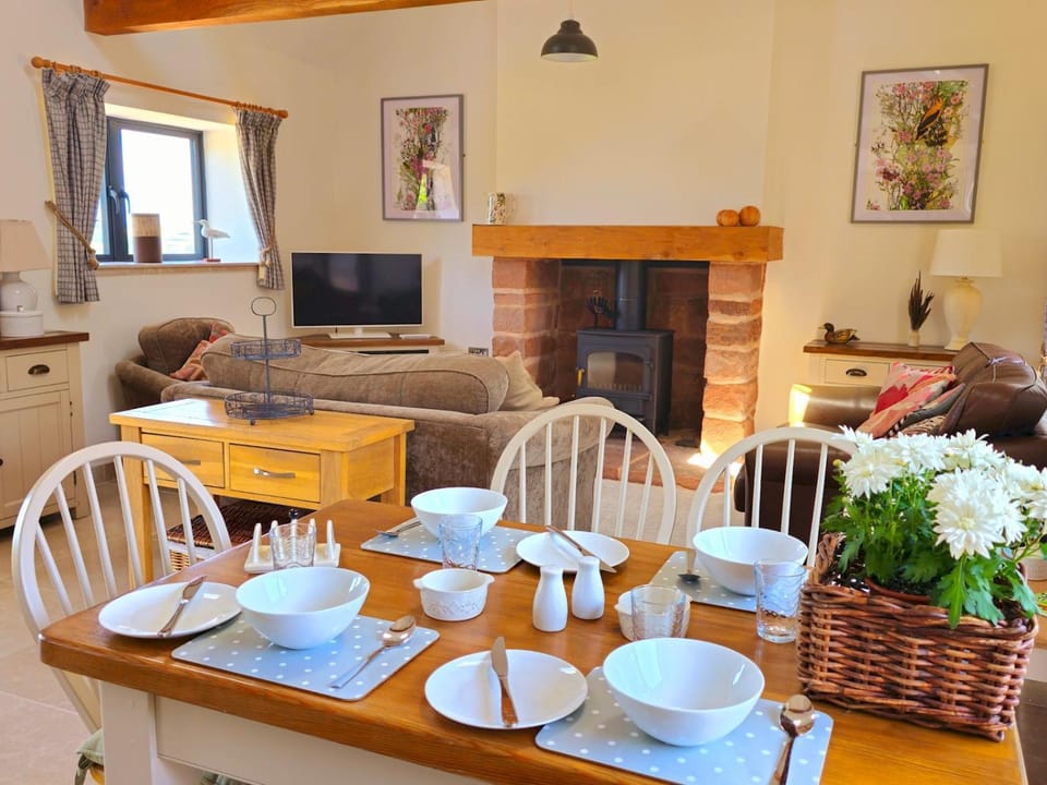 Kitchen or kitchenette, Other, Seating area, flat iron