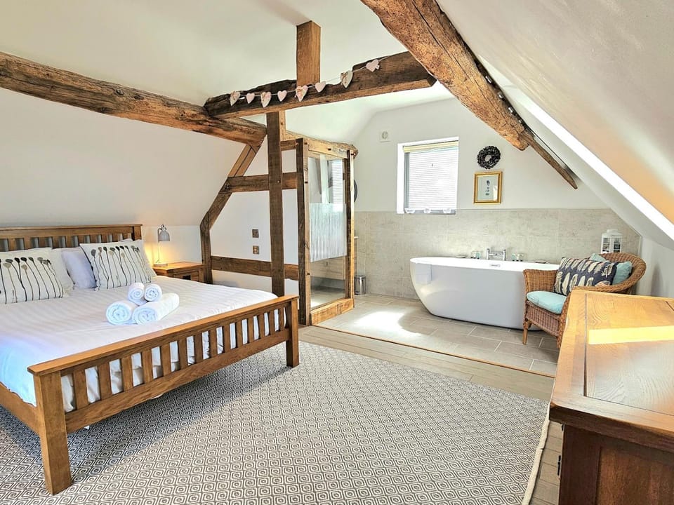 Bed, Other, Photo of the whole room, Bedroom