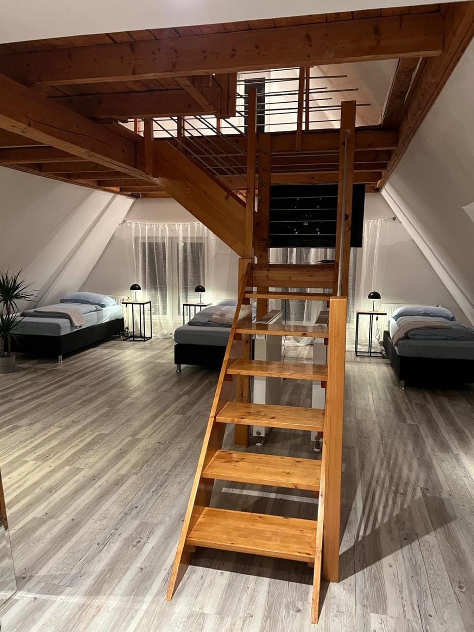 Bed, Photo of the whole room, Seating area