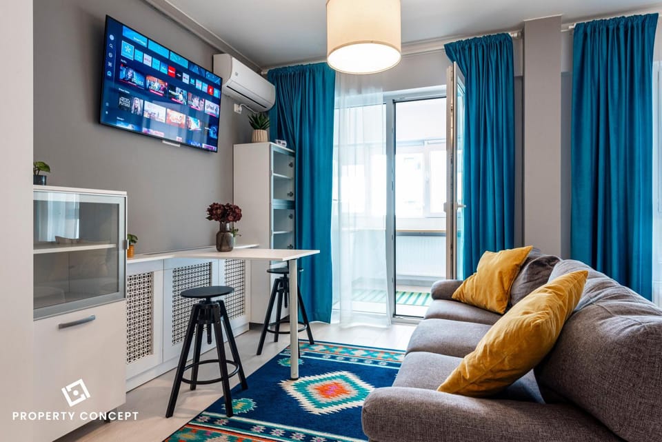 Communal lounge/ TV room, TV and multimedia, Kitchen or kitchenette, Living room, Seating area, Evening entertainment, air conditioner