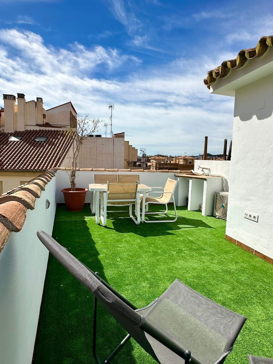 Patio, Day, Balcony/Terrace, Balcony/Terrace, sunbed