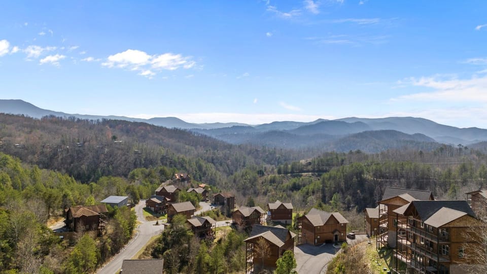 Shangri La Vista A 5 bedroom Cabin with Stunning Mountain Views Cabin in Sevier County