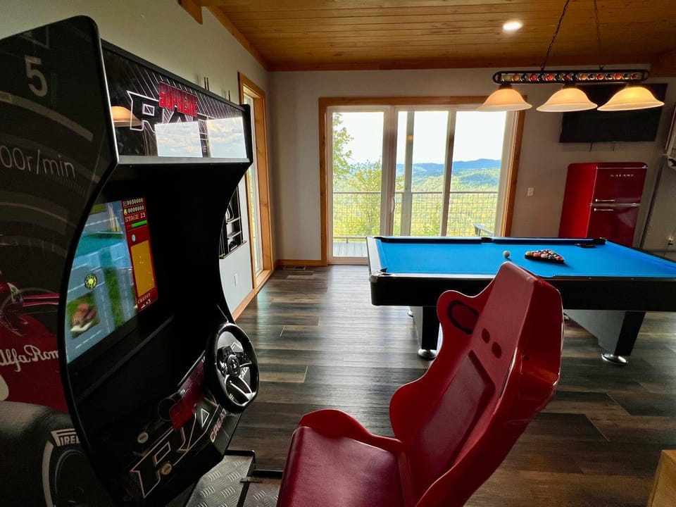 Close Enough to Perfect Luxurious 4 Bedroom Cabin with Game Room & Stunning Views Cabin in Gatlinburg