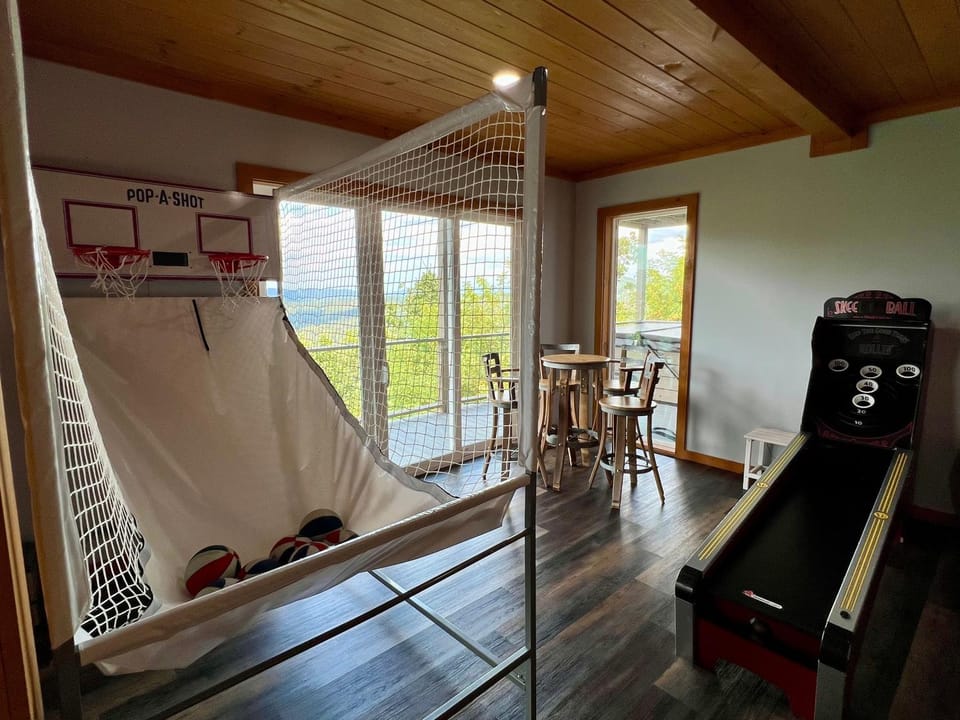 Close Enough to Perfect Luxurious 4 Bedroom Cabin with Game Room & Stunning Views Cabin in Gatlinburg