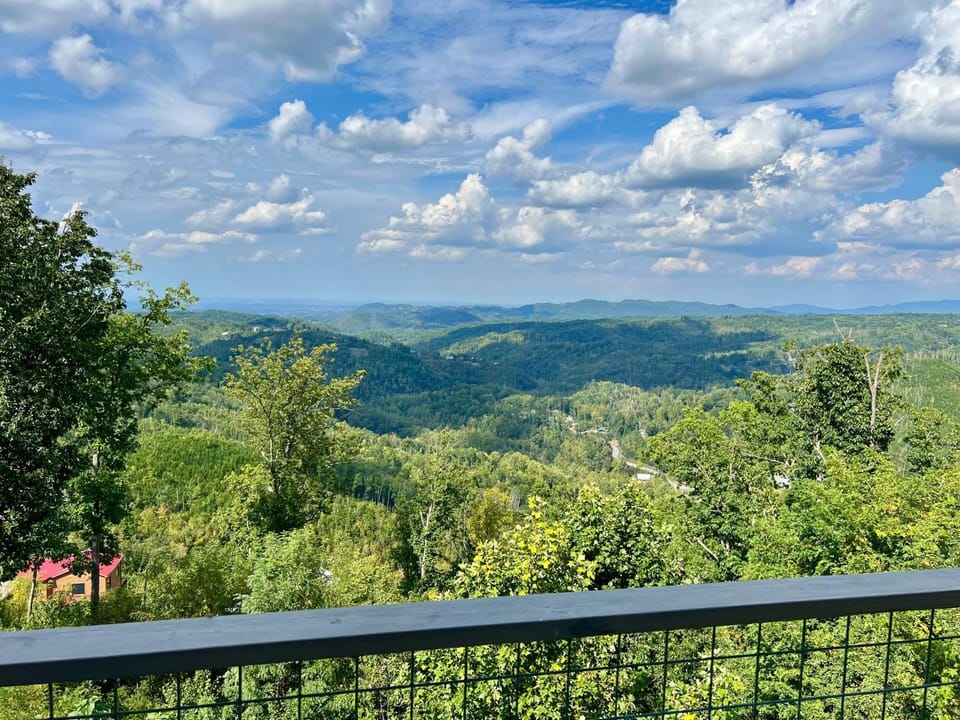 Close Enough to Perfect Luxurious 4 Bedroom Cabin with Game Room & Stunning Views Cabin in Gatlinburg