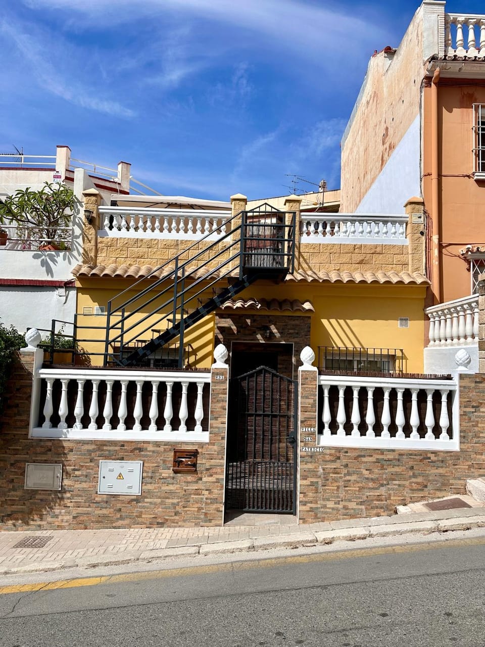 Property building, Day