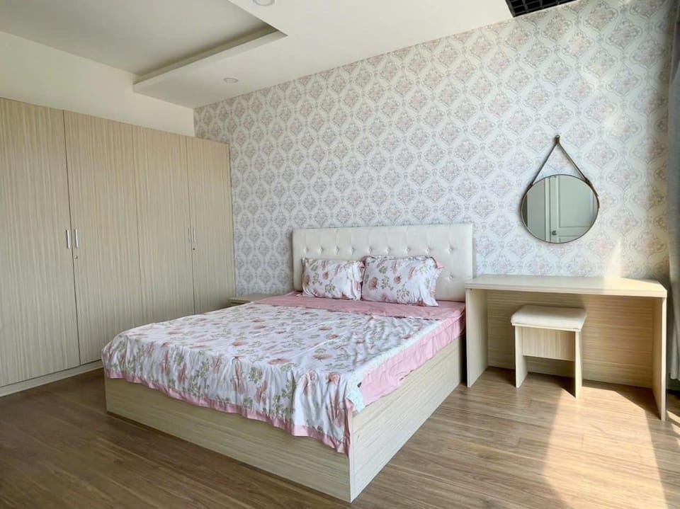 Bed, Bathroom, Bedroom