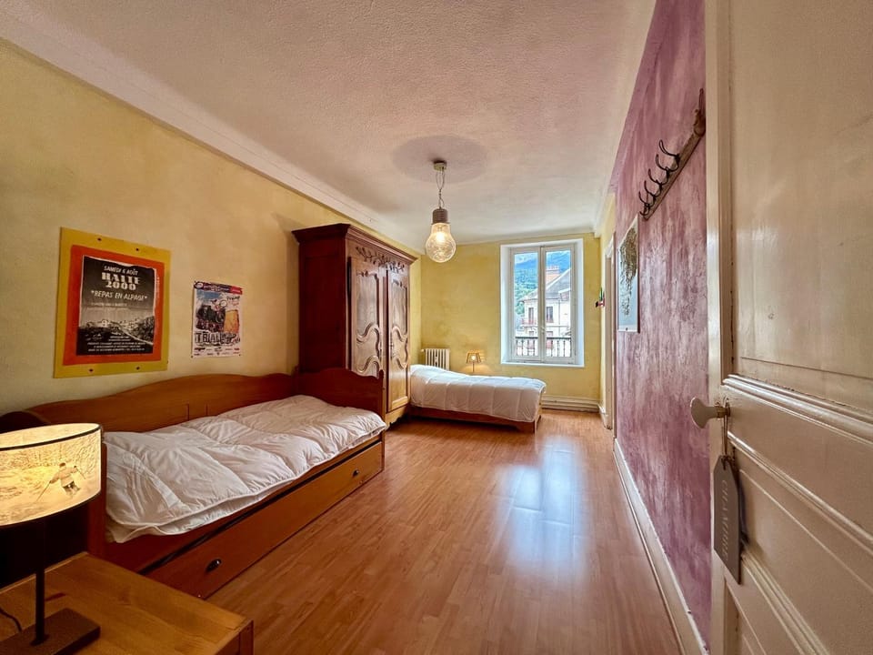 Bed, Photo of the whole room, Bedroom, wardrobe